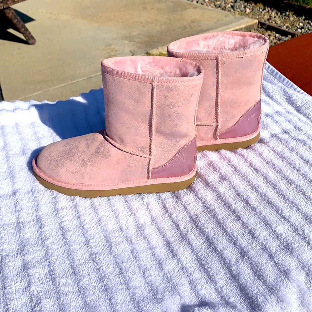 UGG never been worn, no box pink sparkle size 5 UGG